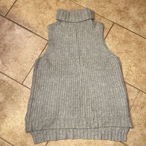 Gray sleeveless sweater 